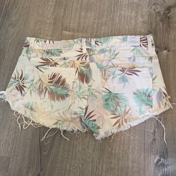 Rip curl Jean Shorts SIZE 3 - Picture 3 of 3